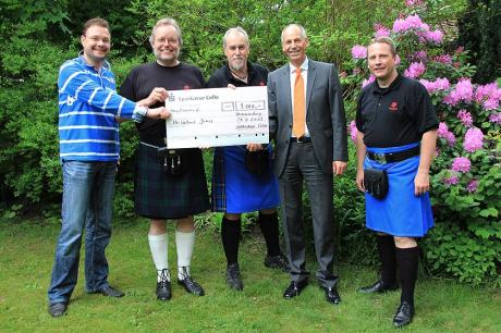 Scheckübergabe unseres Hauptsponsors Sparkasse Celle