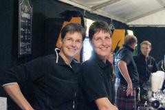 Kerstin und Anja sorgten stets für das kühle Naß