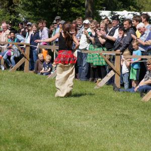 Sack Race (Sackrennen)