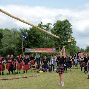Tossing the Caber (Baumstammwurf)