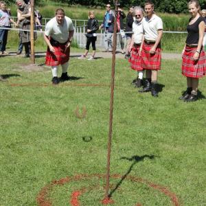 Throwing the Horse Shoe